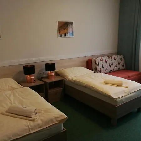 Uhliska A Depandance Gazdovsky Dom Pensjonat Nemšová